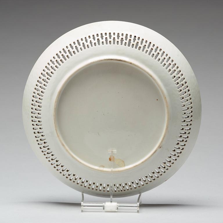 A blue and white armorial dish, Qing dynasty, circa 1790.