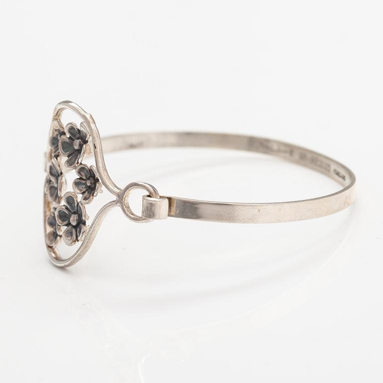 Jorma Laine, Armband "Lemmikki", silver. Turun Hopea, Åbo 1975.