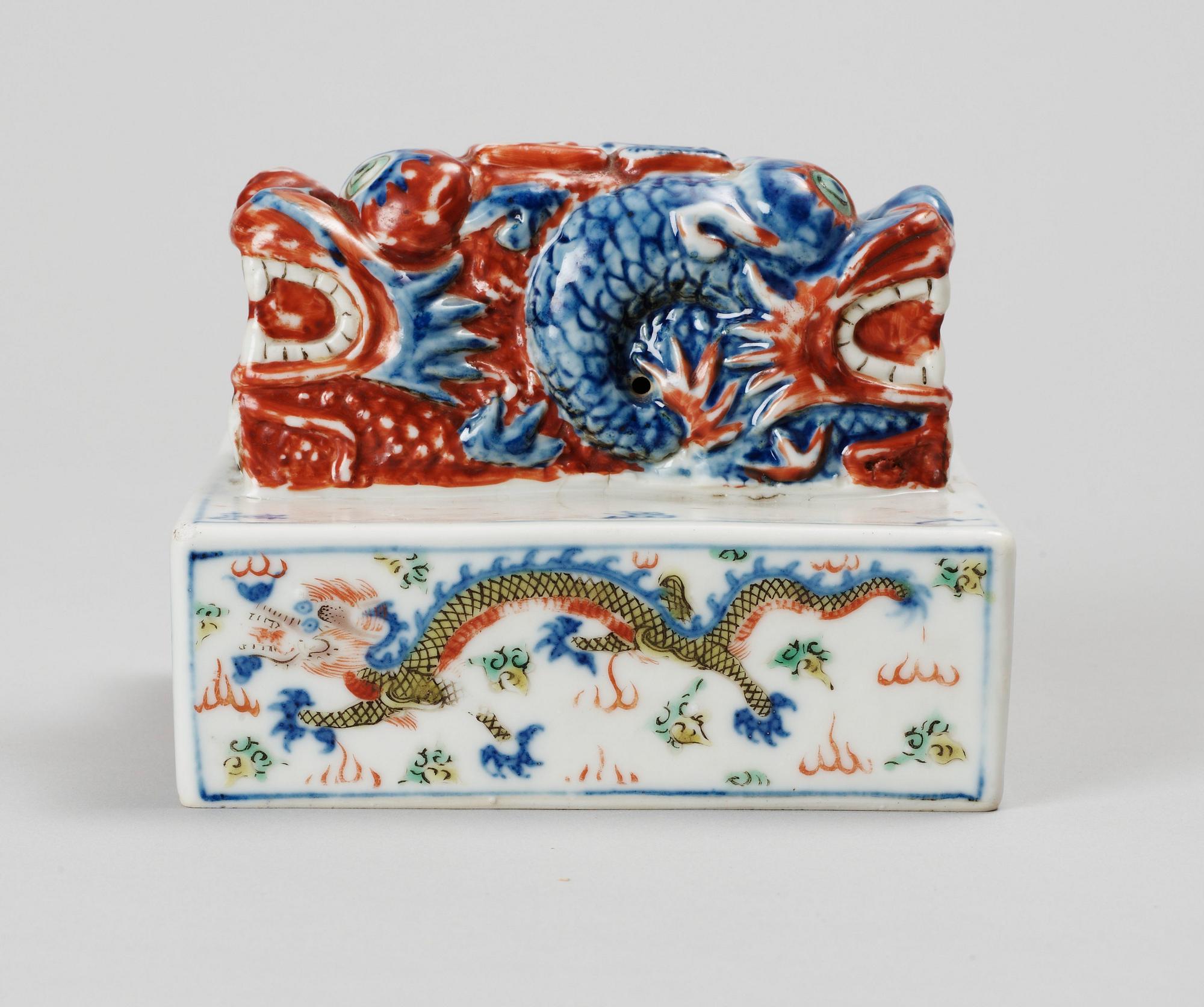 SIGILLSTAMP, porslin. Kina. 1900-tal.