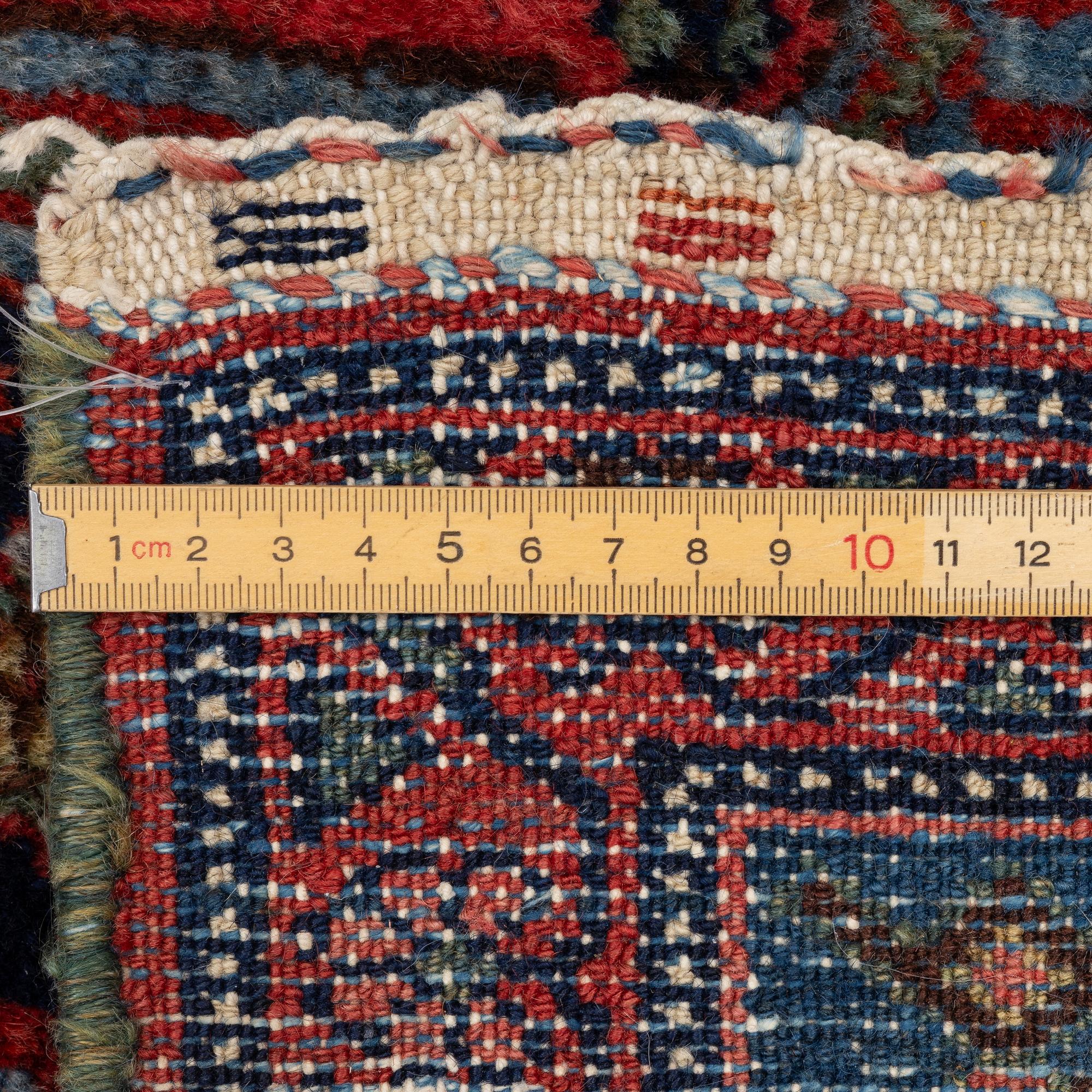 Matta, antik Hamadan, nordvästra Persien, ca 190 x 132 cm.