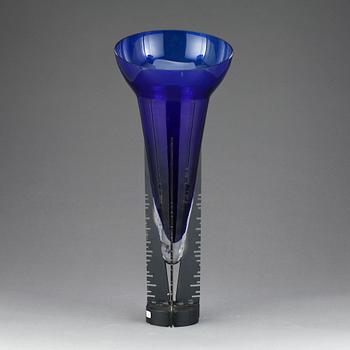 VAS, glas och metall, Liselotte Henriksen, Pukeberg 1991, signerad.