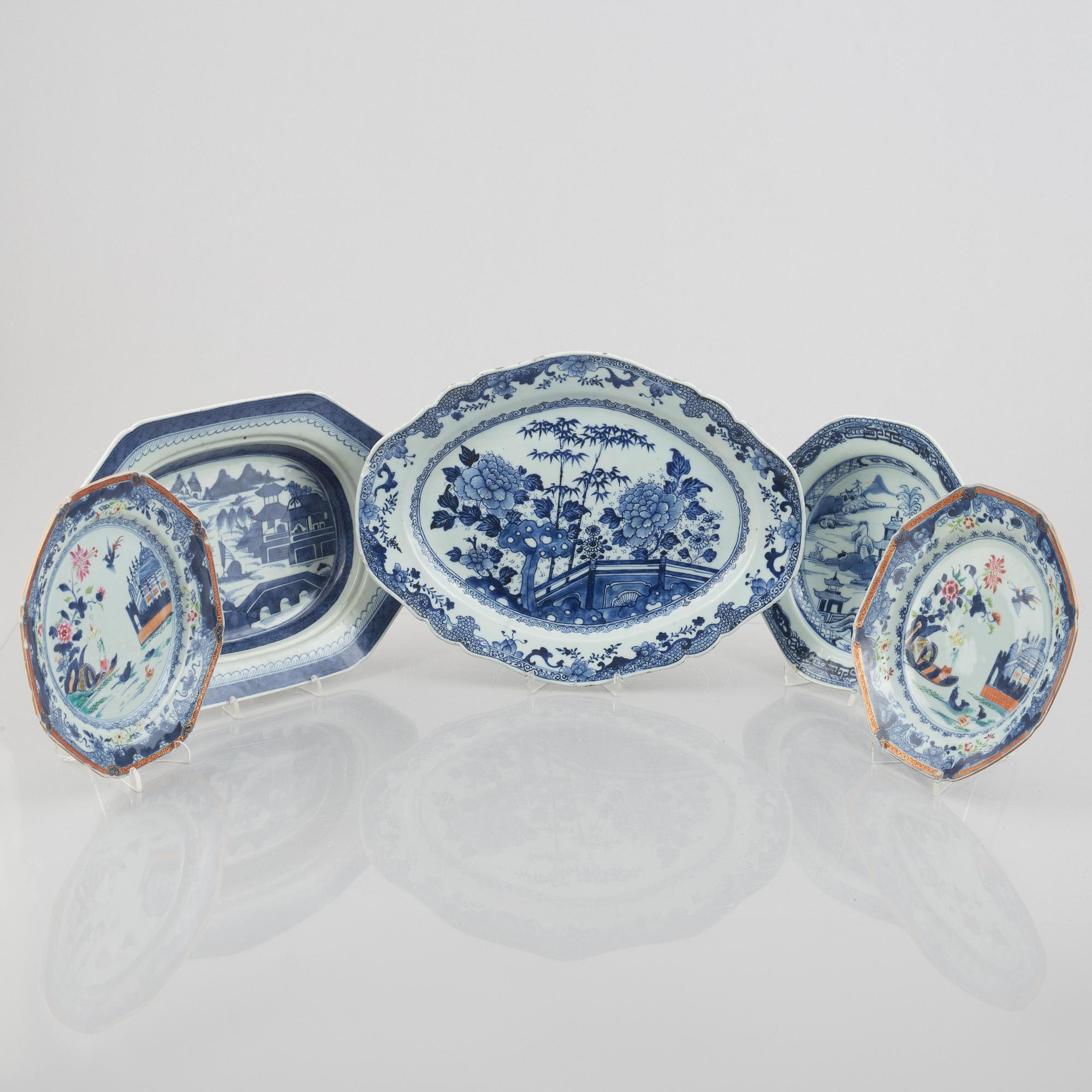 Five pieces of blue and white Chinese porcelain, Qing dynasty, 18th-19th century.
