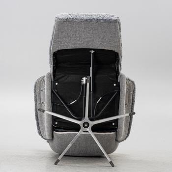 A 'Master' recliner, Conform.