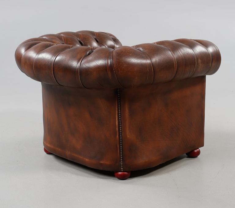 FÅTÖLJ, Chesterfieldmodell, 1900-talets fjärde kvartal.