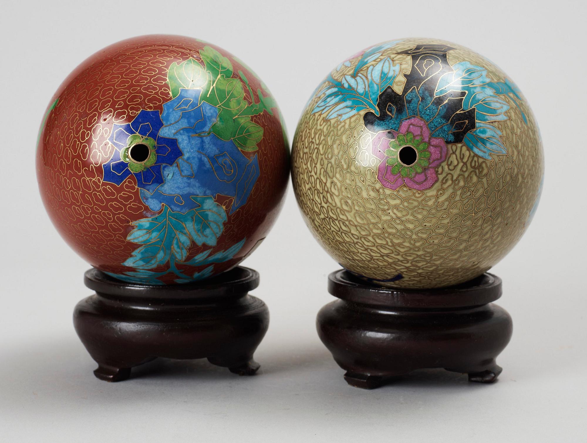 ÄGG, ett par, cloisonné, Kina, 1900-tal.