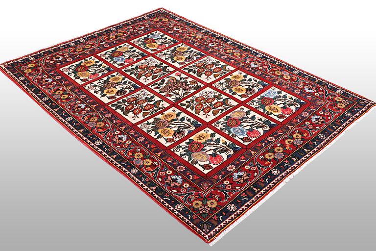 A carpet, Bakthiari, ca 190 x 140 cm.