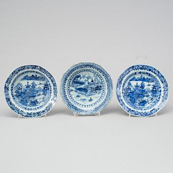 A group of various small blue and white Chinese export porcelain dishes, 18th century.