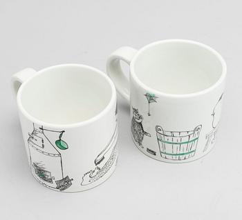 A pair of mugs with design by Gunvor Olin-Grönqvist, Arabia, Finland, 20th century latter part..