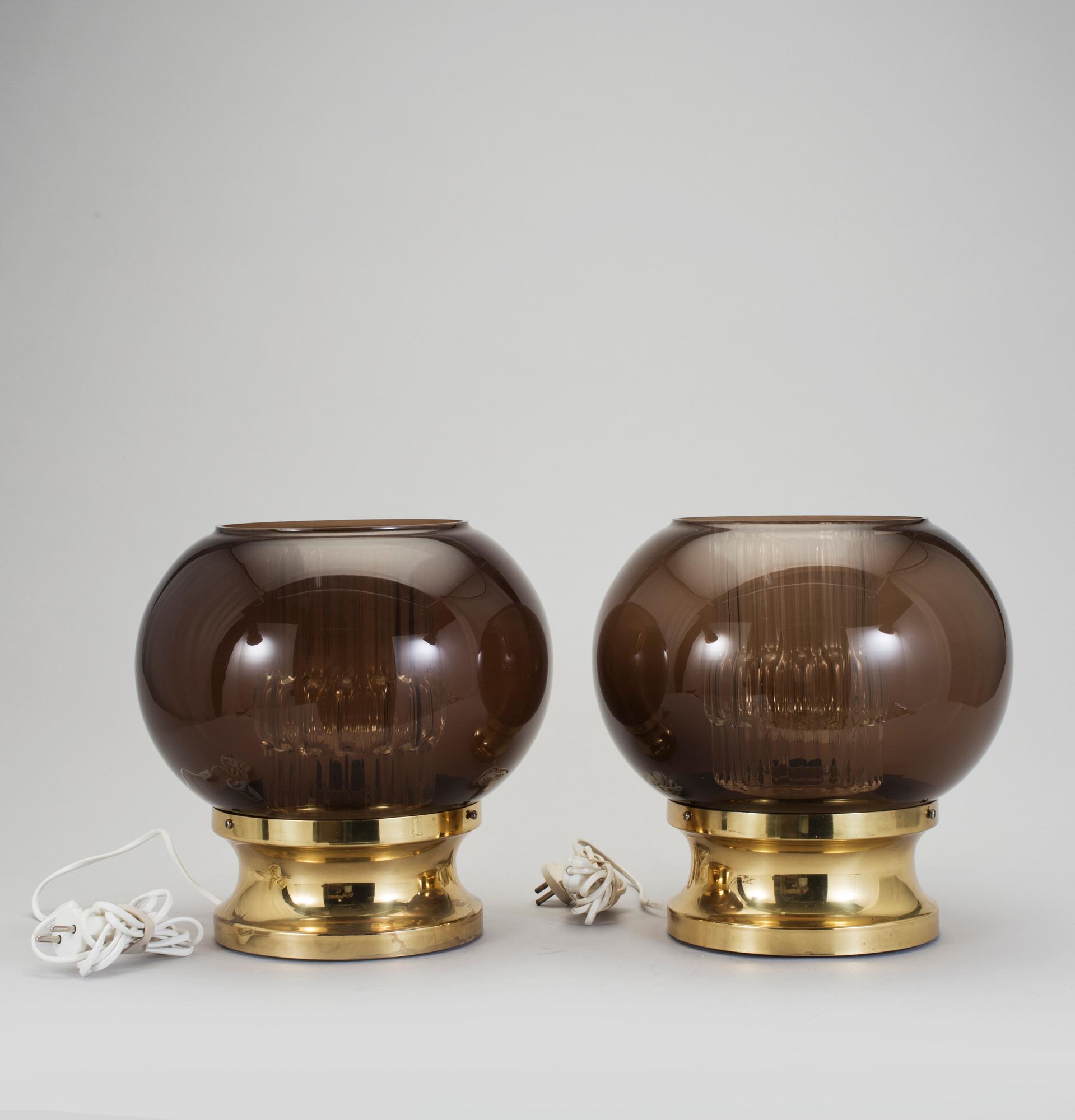 BORDSLAMPOR, ett par, glas, Carl Fagerlund, Orrefors, 1900-talets andra hälft.