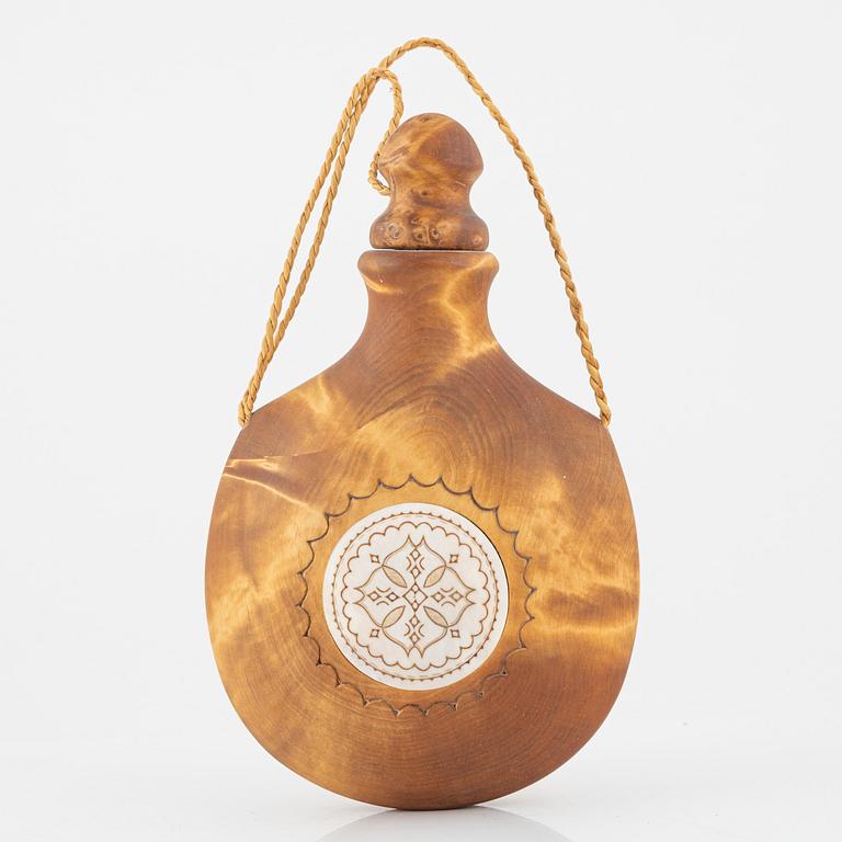 Thore Sunna, a birch and reindeer horn flask.