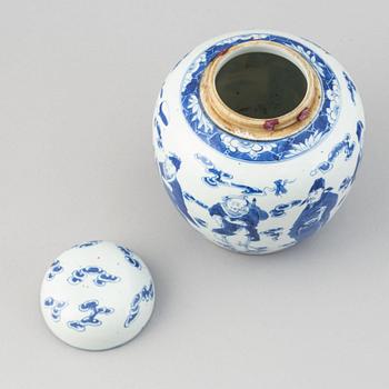 A Chinese tea pot with cover and a jar with cover, China, early 20th Century.