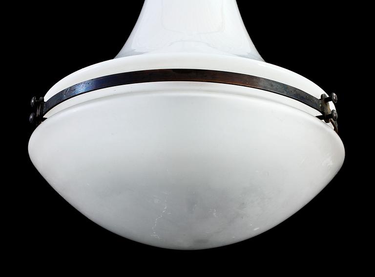 TAKLAMPA, Peter Behrens, för AEG (Allgemeine Electricitäts-Gesellschaft), 1900-talets första hälft. H ca 40.