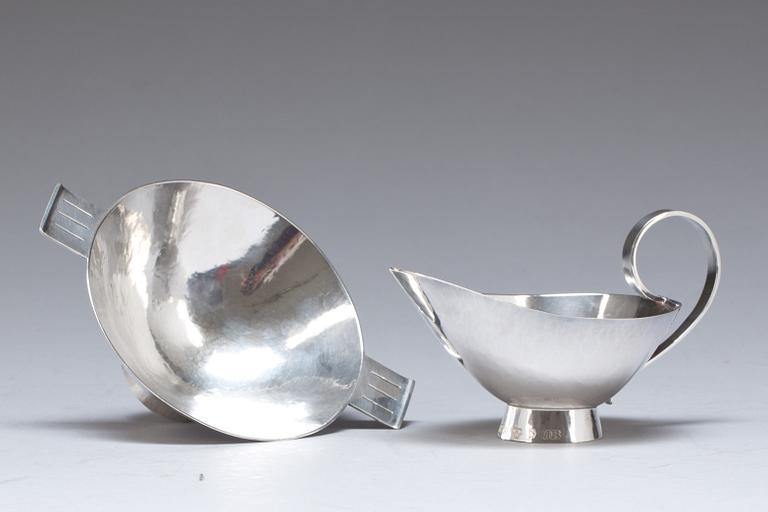 SOCKERSKÅL samt GRÄDDKANNA, silver, Silversmed Tore Kullander, Borås, 1940. Vikt 164 gram.