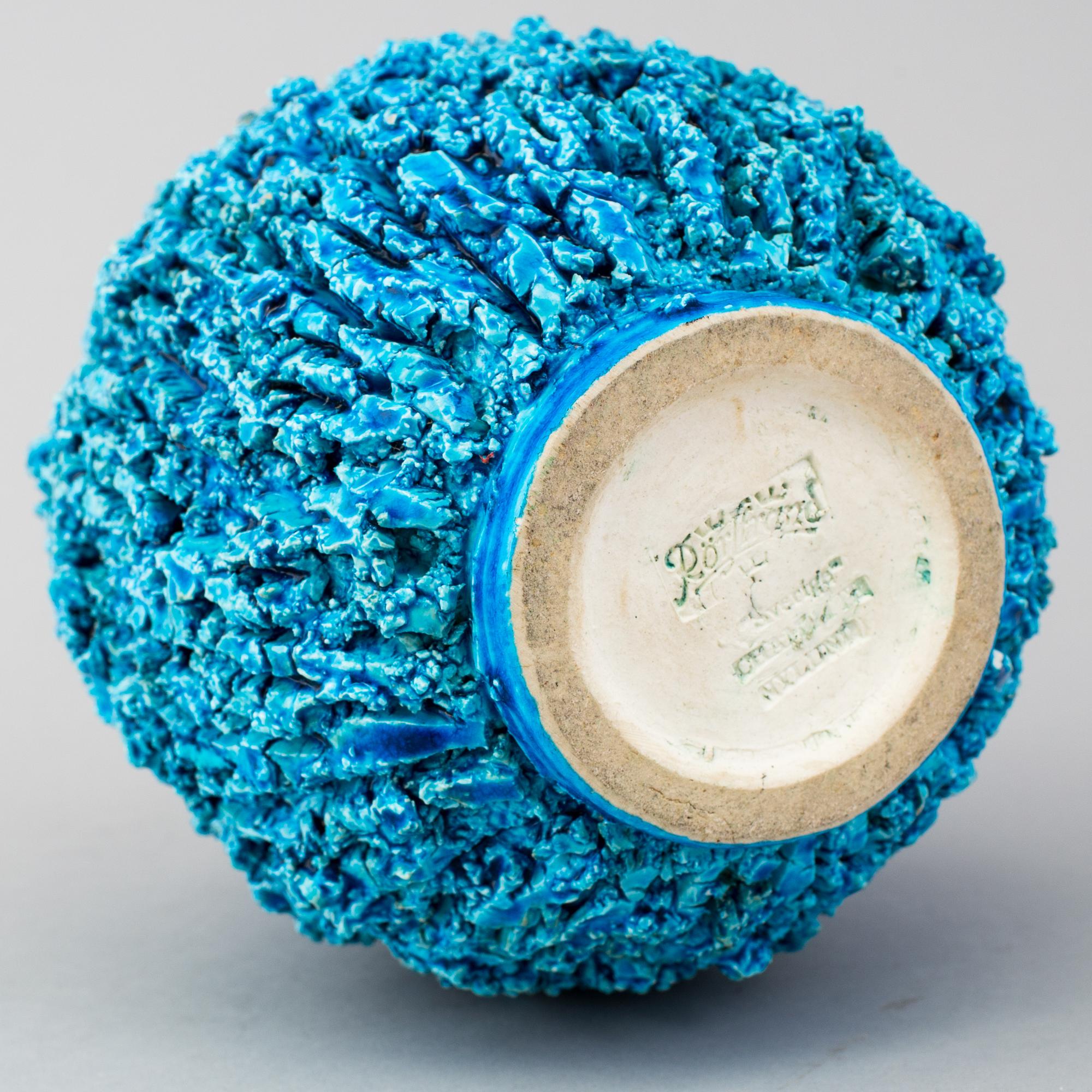 GUNNAR NYLUND, vas av chamotterat stengods, Rörstrand, "Igelkottvasen", formgiven 1936.