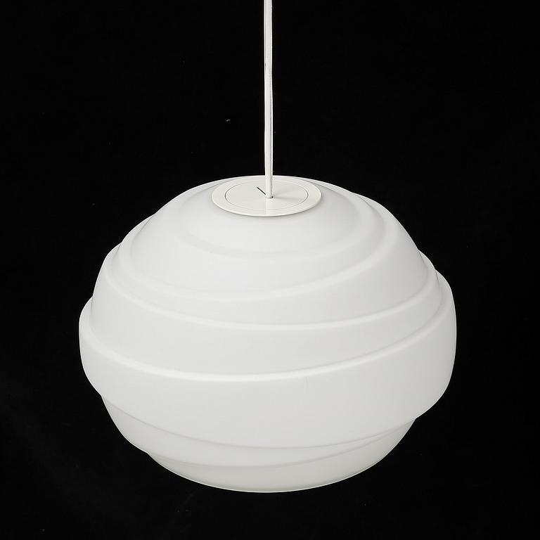Atomheart, a 'Lightyears' ceiling lamp.