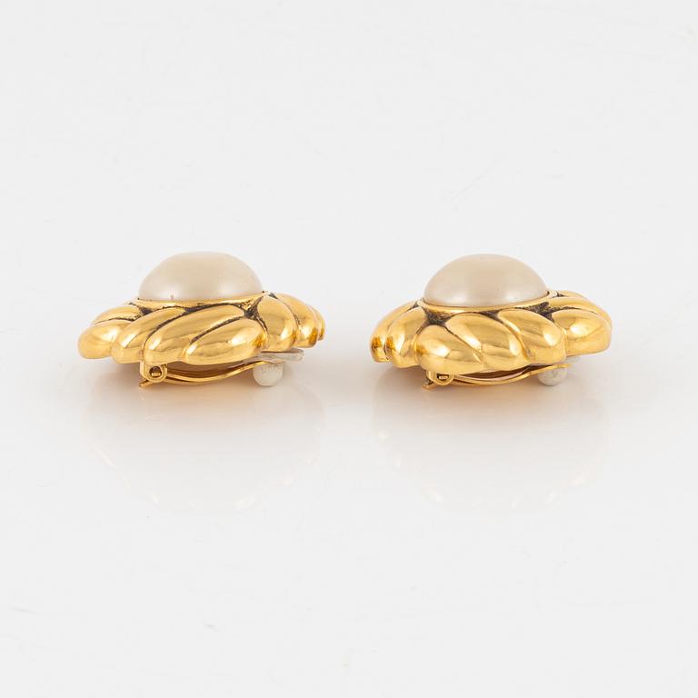 Chanel, earrings, 1990-92.