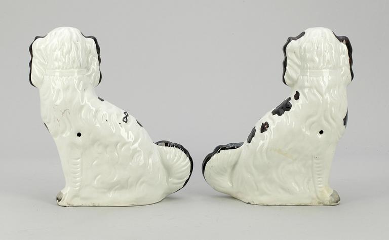 FIGURINER, ett par, flintgods, Staffordshire, England, 1800/1900-tal.