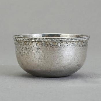 TUMLARE, silver, med otydlig stads och mästarstämpel, 1779. Vikt ca 19 g.