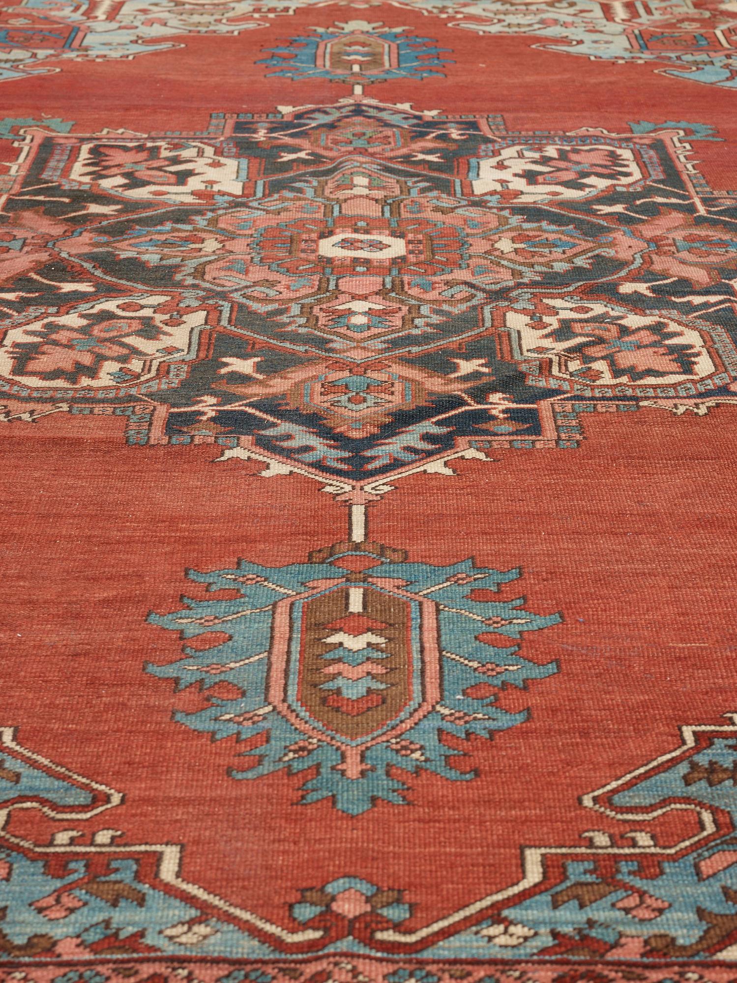 CARPET. Antique Heriz. 366,5 x 293 cm.
