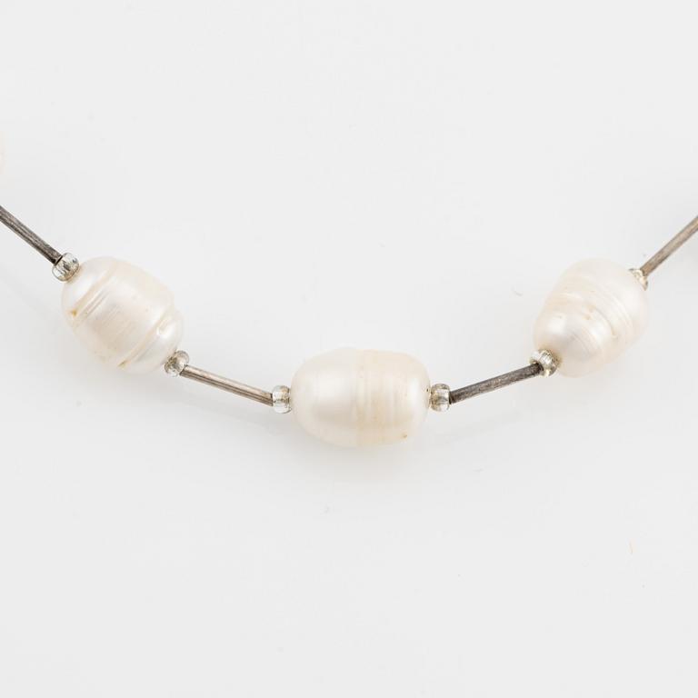 Necklace, silver and cultured freshwater pearls.