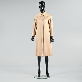 TRENCHCOAT, Burberrys, England.
