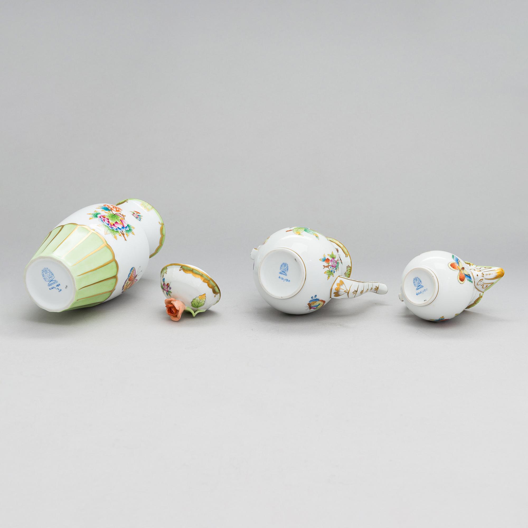 A Herend Queen Victoria VBO porcelain coffee set and two trinket boxes, totally 19 pieces, Hungary.