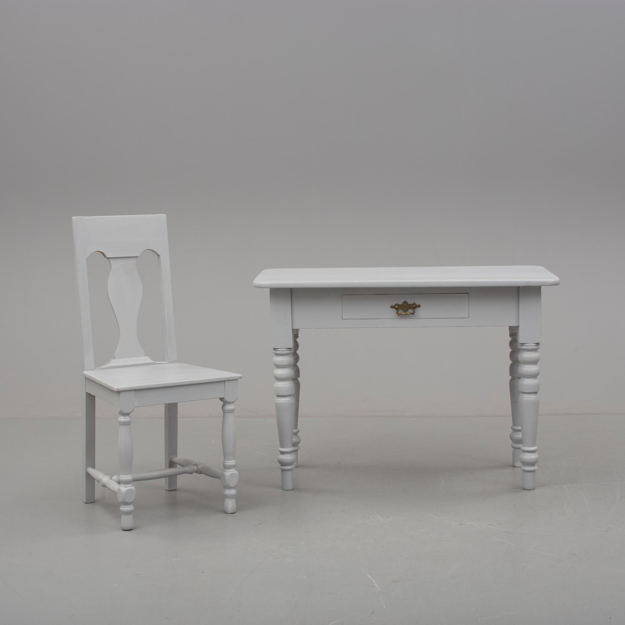 SKRIVBORD OCH STOL, 1800-talets slut/ 1900-talets början.