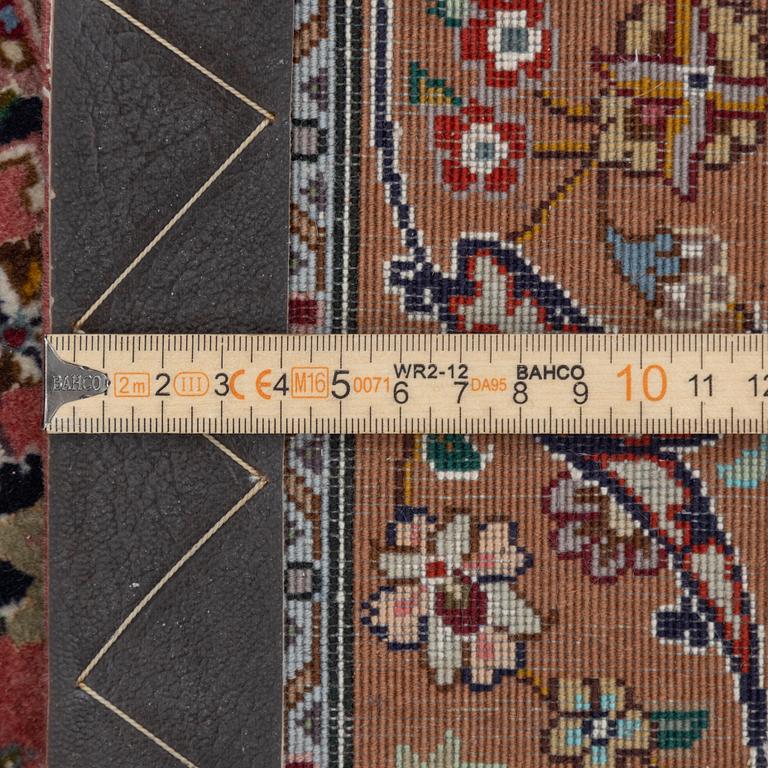 Matta, orientalisk, silkesinslag, ca. 146 x 101 cm.
