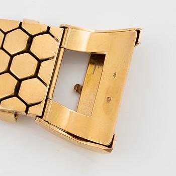 A bracelet 18K gold in the form of a belt.