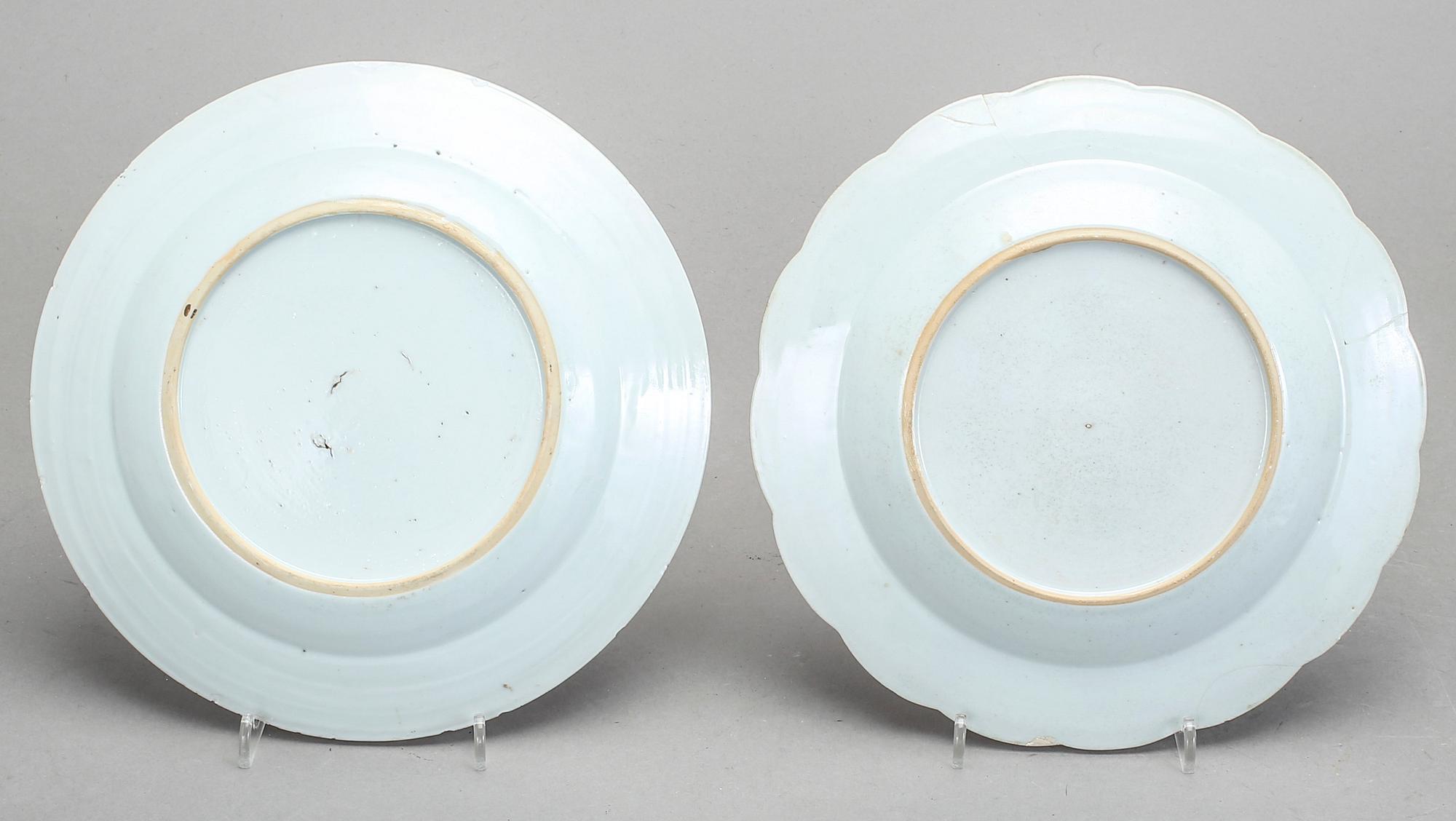 TALLRIKAR, 2 st, porslin, Kina, Qianlong (1736-95).