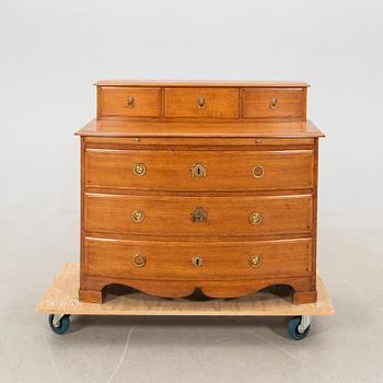 Chest of drawers with a superstructure, Late Baroque 18th century.