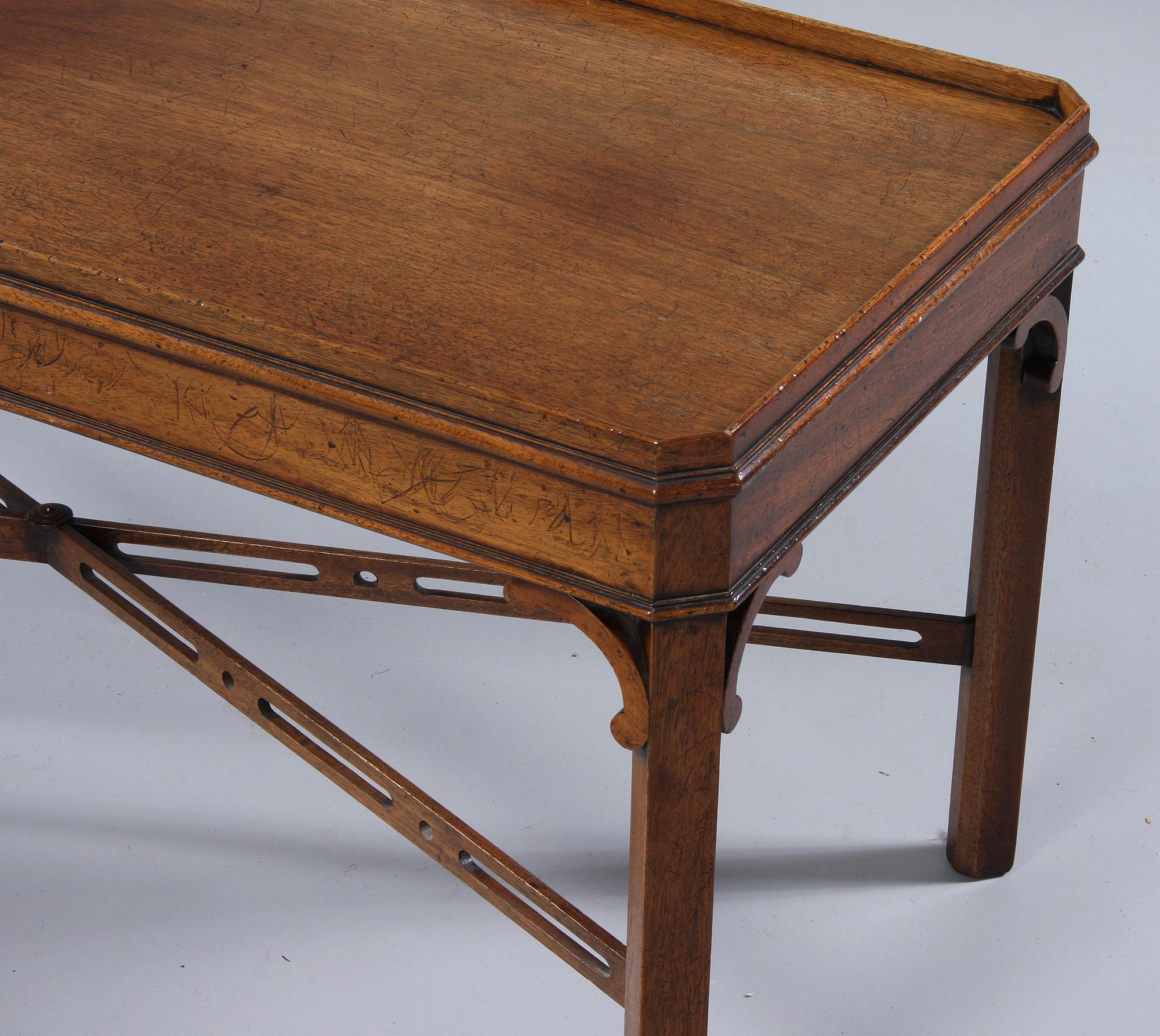 BORD, NK, orientalisk stil, 1900-talets andra hälft.