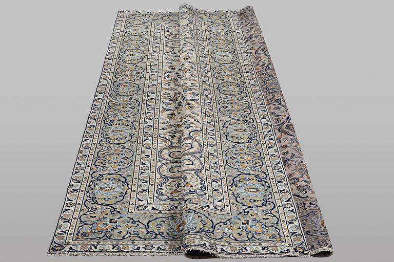 Matta, Kashan, ca 345 x 241 cm.