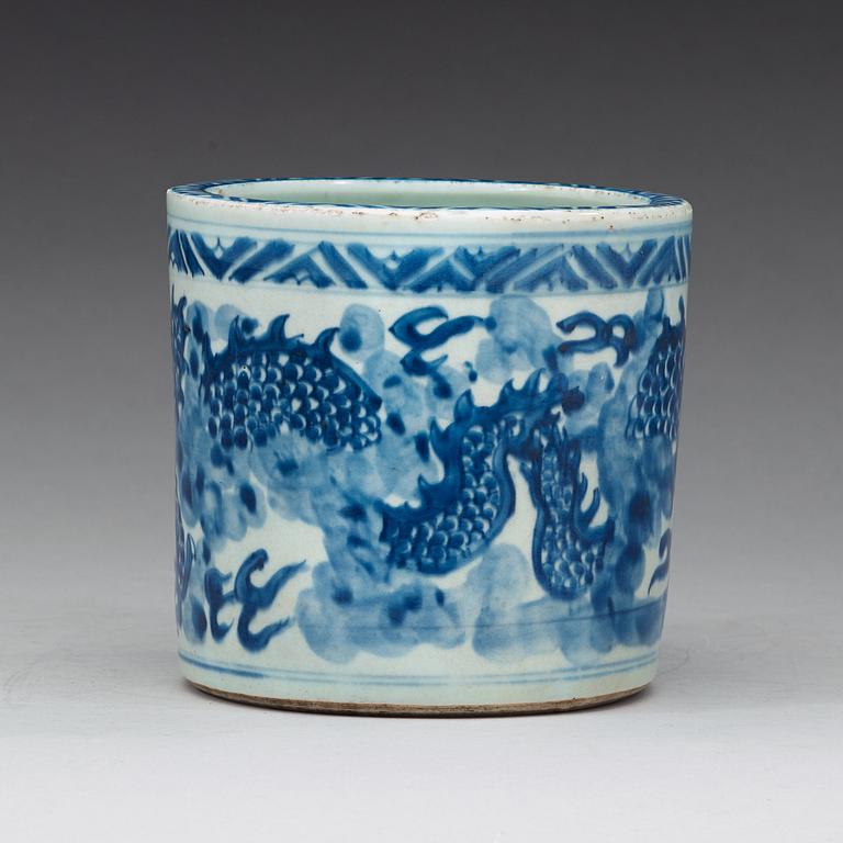 A blue and white brush pot, Ming dynasty, 17th Century.