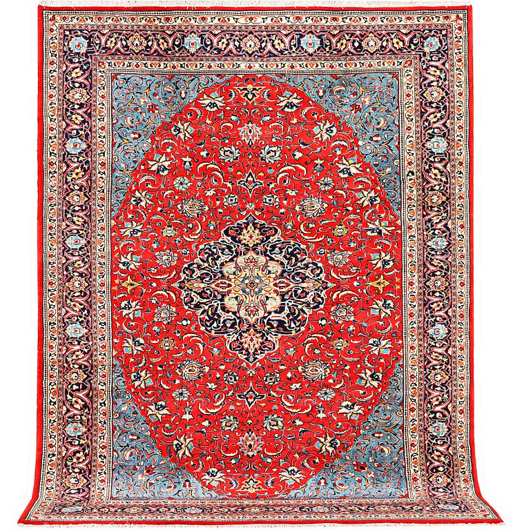 A Kashan carpet, a. 320 x 234 cm.