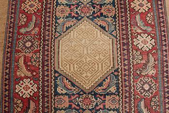 MATTO, an antique/semi-antique Hamadan, one of a pair, ca 517,5 x 112,5 cm (as well as 2 cm flat weave at each end).