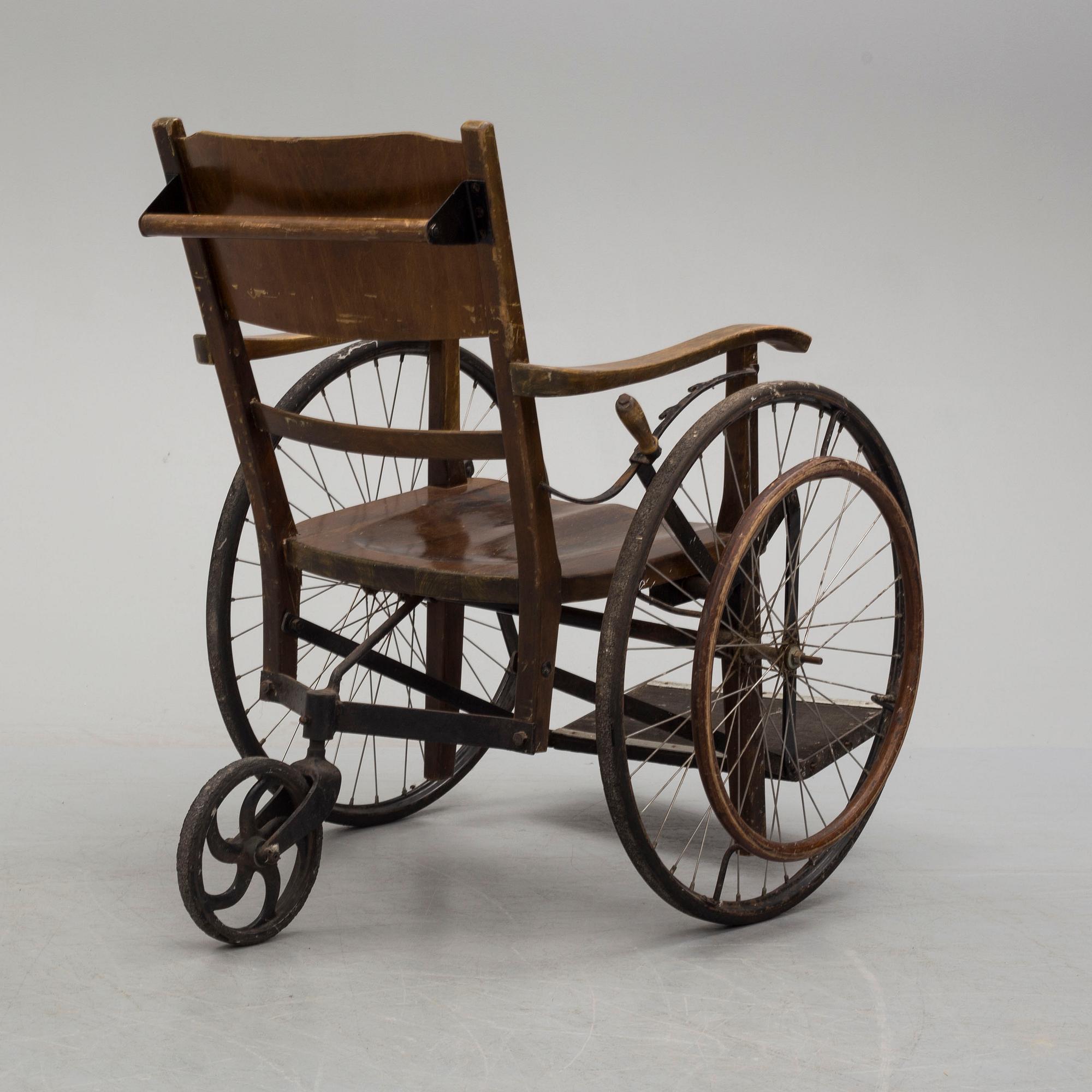 An early 20th century wheel chair.