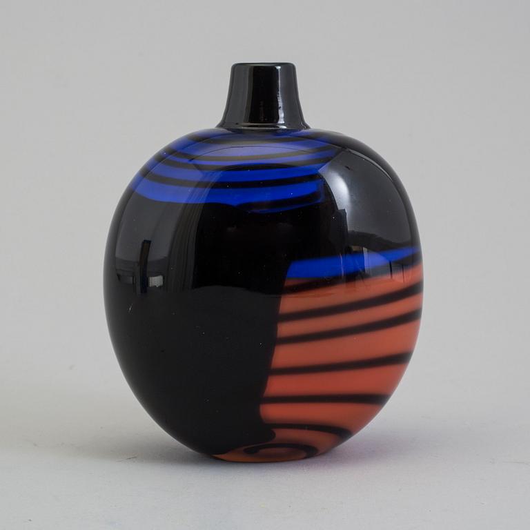 A 'Vibrato' glass vase from Studioglas Strömbergshyttan.