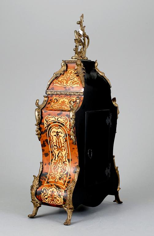 BORDSPENDYL, Boulle-stil, omkring år 1900.