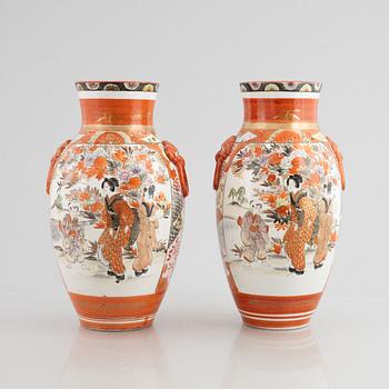 Vaser, ett par, flintgods, Japan, 1900-tal.