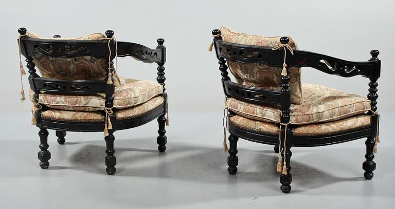 FÅTÖLJER, ett par, nyrenässansstil, 1900-talets första hälft.