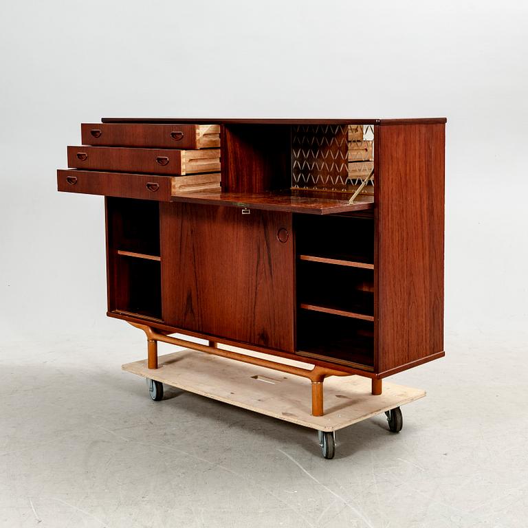 Sideboard 1900-talets mitt.