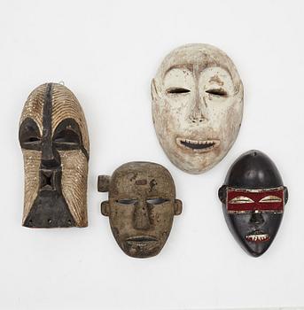 Masker, 4 st, enligt uppgift Dan, Liberia, Ibibio, Nigeria, Varega, Kongo, Songe, Kongo, 1900-talets andra hälft.