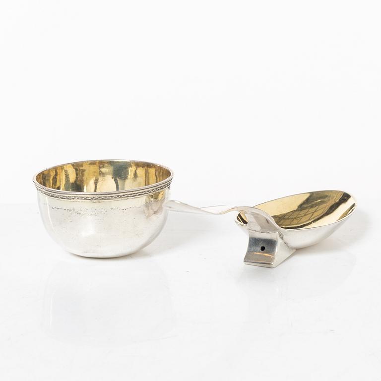 Tumlare samt medicinsked, silver, Sverige 1700-1800-tal.