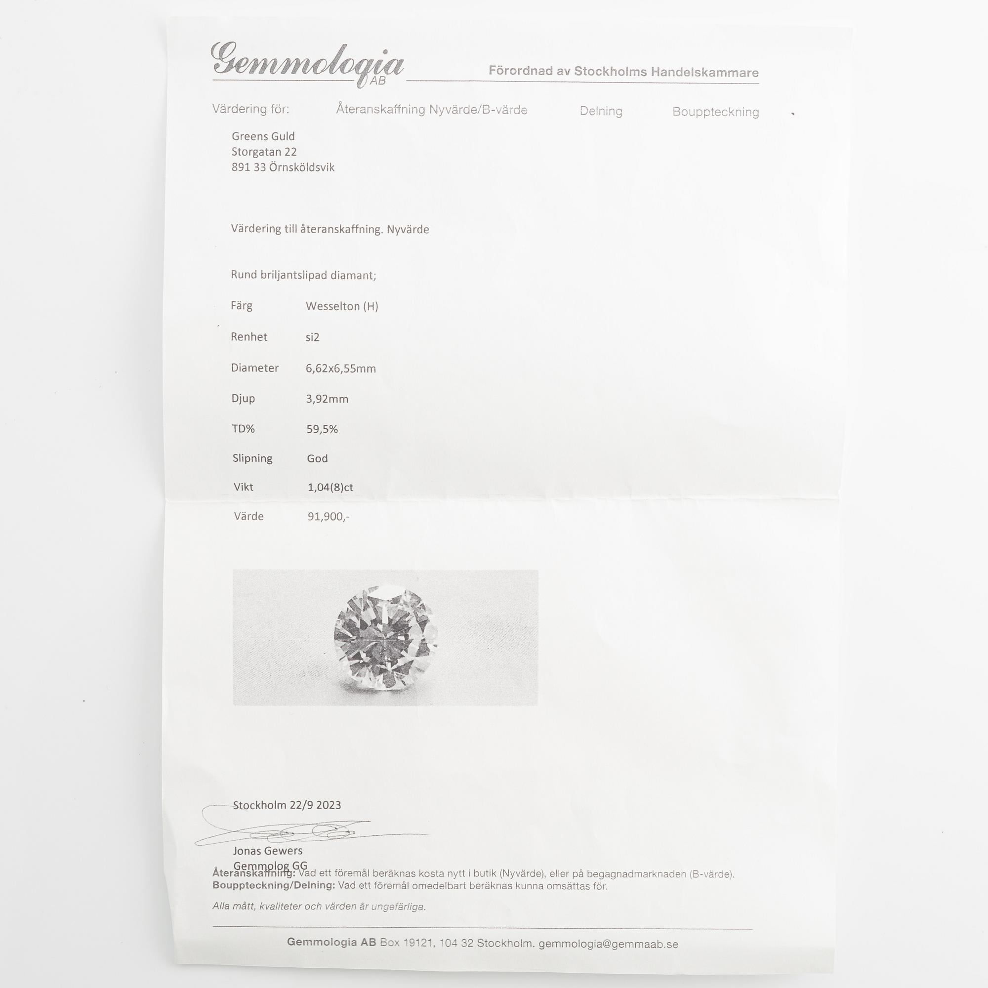 Rund briljantslipad diamant.