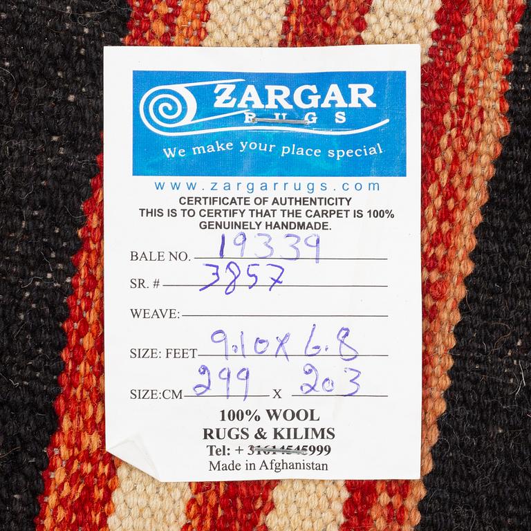 A Kilim carpet, c. 299 x 202 cm.