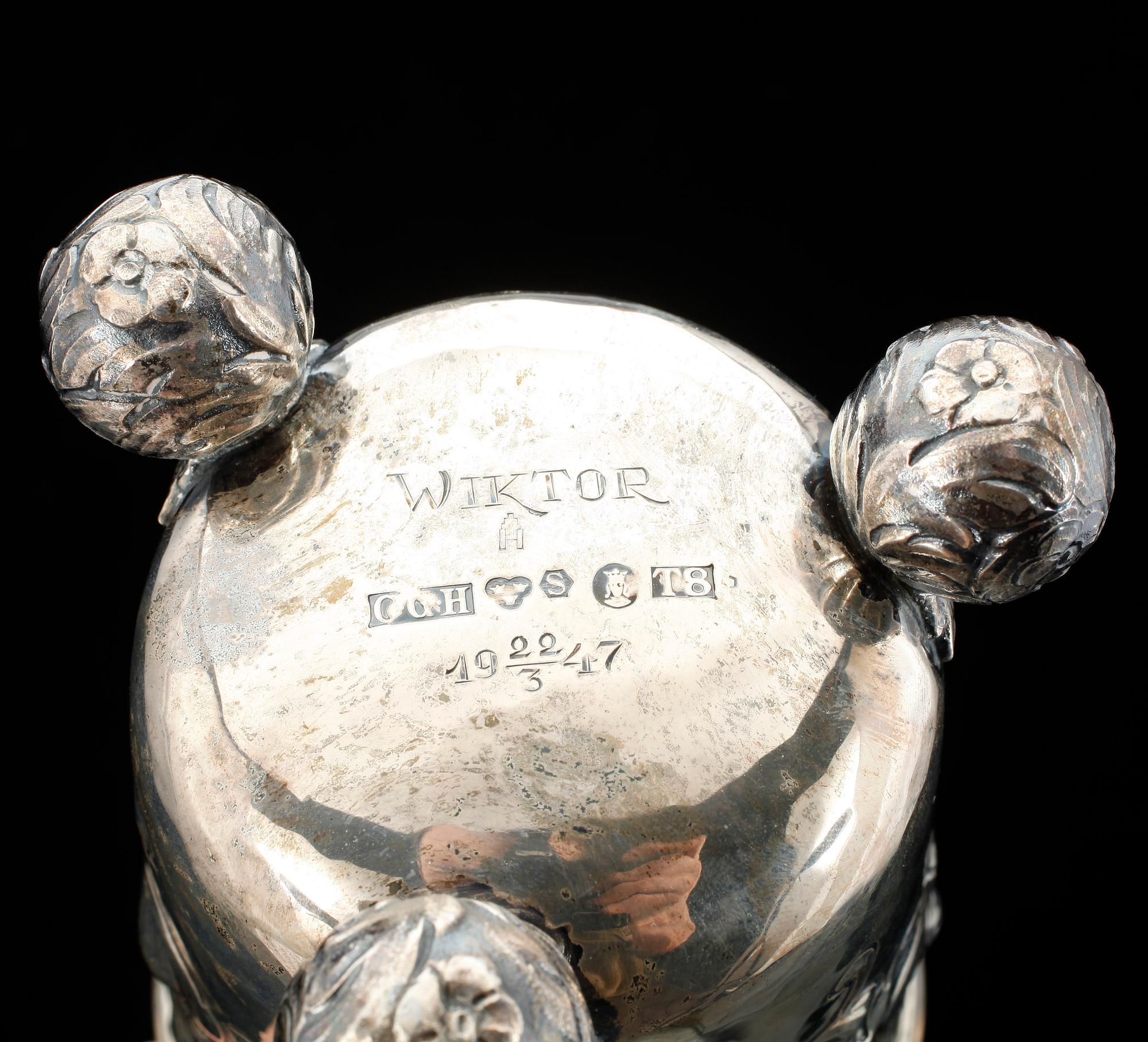 BÄGARE, silver, CG Hallberg, Stockholm, 1945. Vikt ca 400 gram.