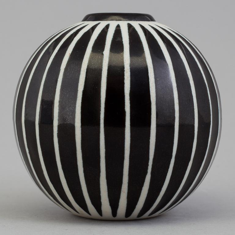 STIG LINDBERG, a Domino stoneware vase, Gustavsberg 1955-1969.