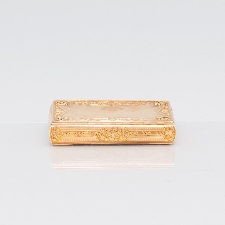 A Swiss mid- 19th century, en deux couleurs, gold box, unidentified makers mark CCS.