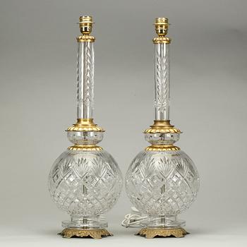 BORDSLAMPOR, ett par, signerade by E.Moaven, modern tillverkning.